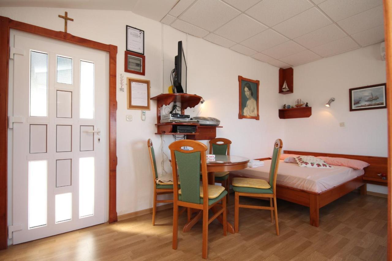 Apartments With A Parking Space Preko, Ugljan - 8224 Εξωτερικό φωτογραφία